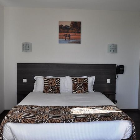 Brit Hotel Azur Saint-André-de-la-Marche 外观 照片
